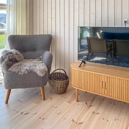 3 Bedroom Stunning In Casa de Férias Hørve