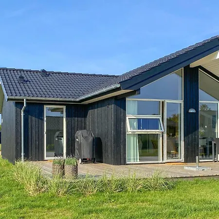 3 Bedroom Stunning In Casa de Férias Hørve